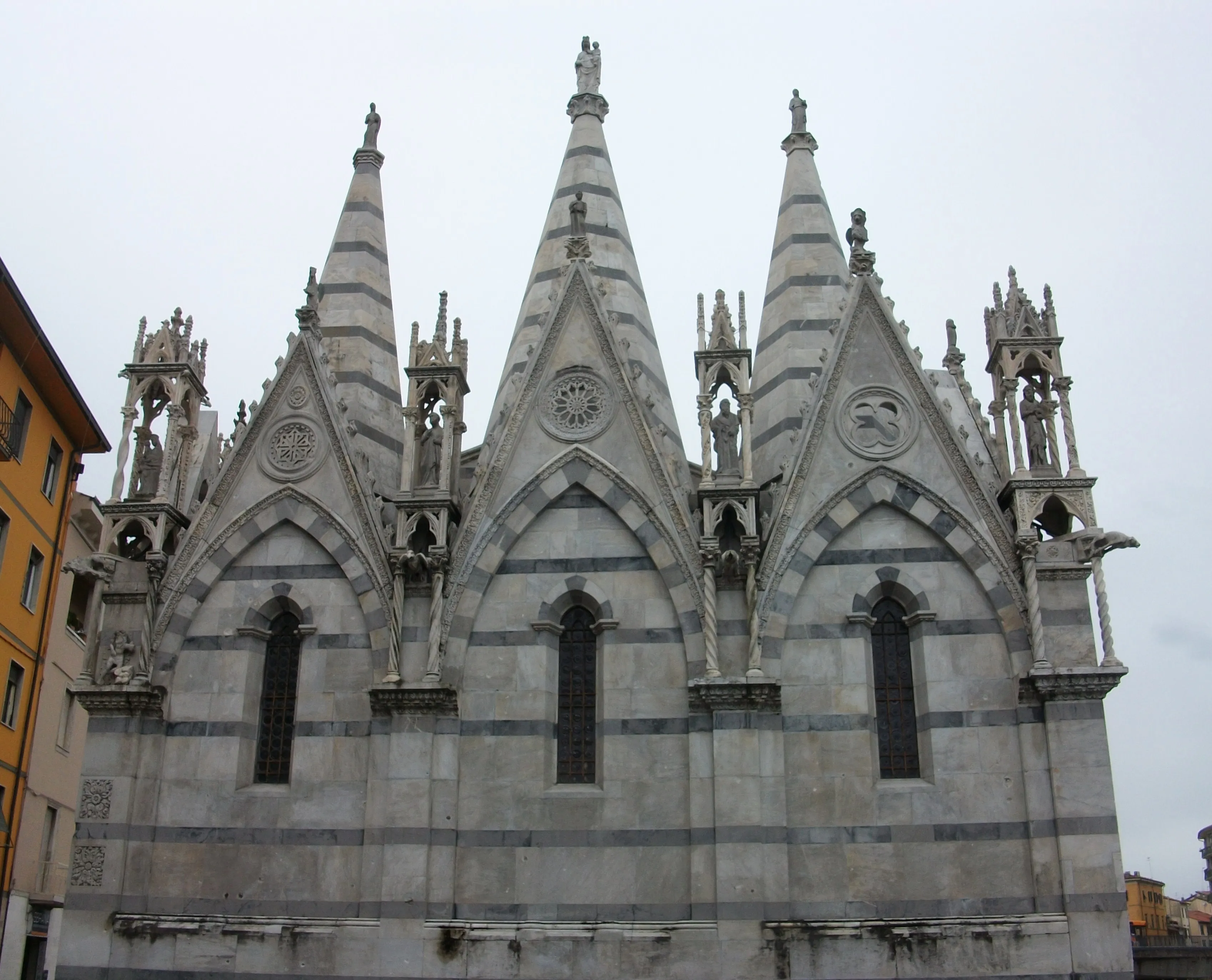 Vista representativa de Santa Maria della Spina en Pisa.