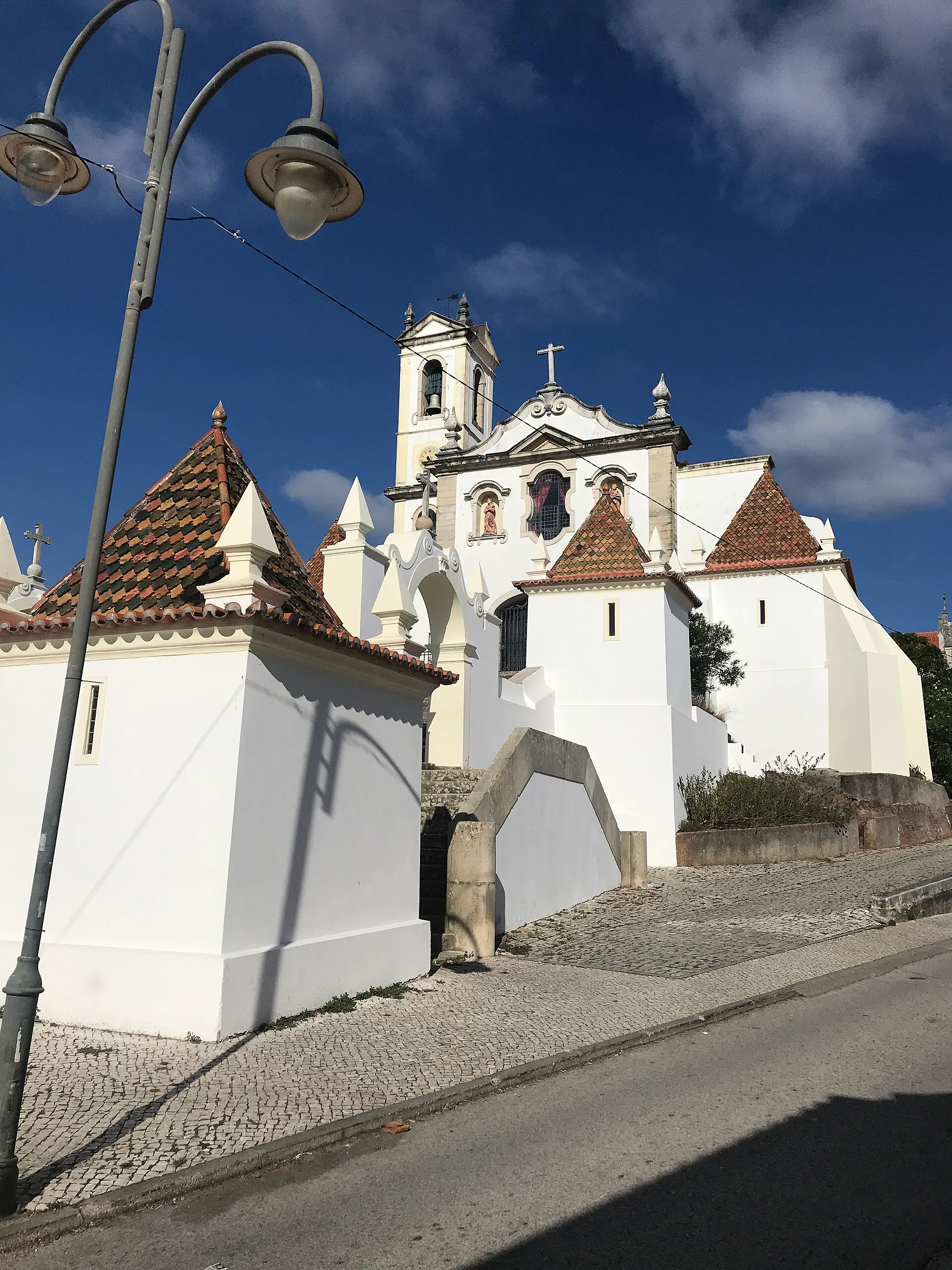 Vista representativa de la iglesia de Santo António dos Olivais en Coímbra.