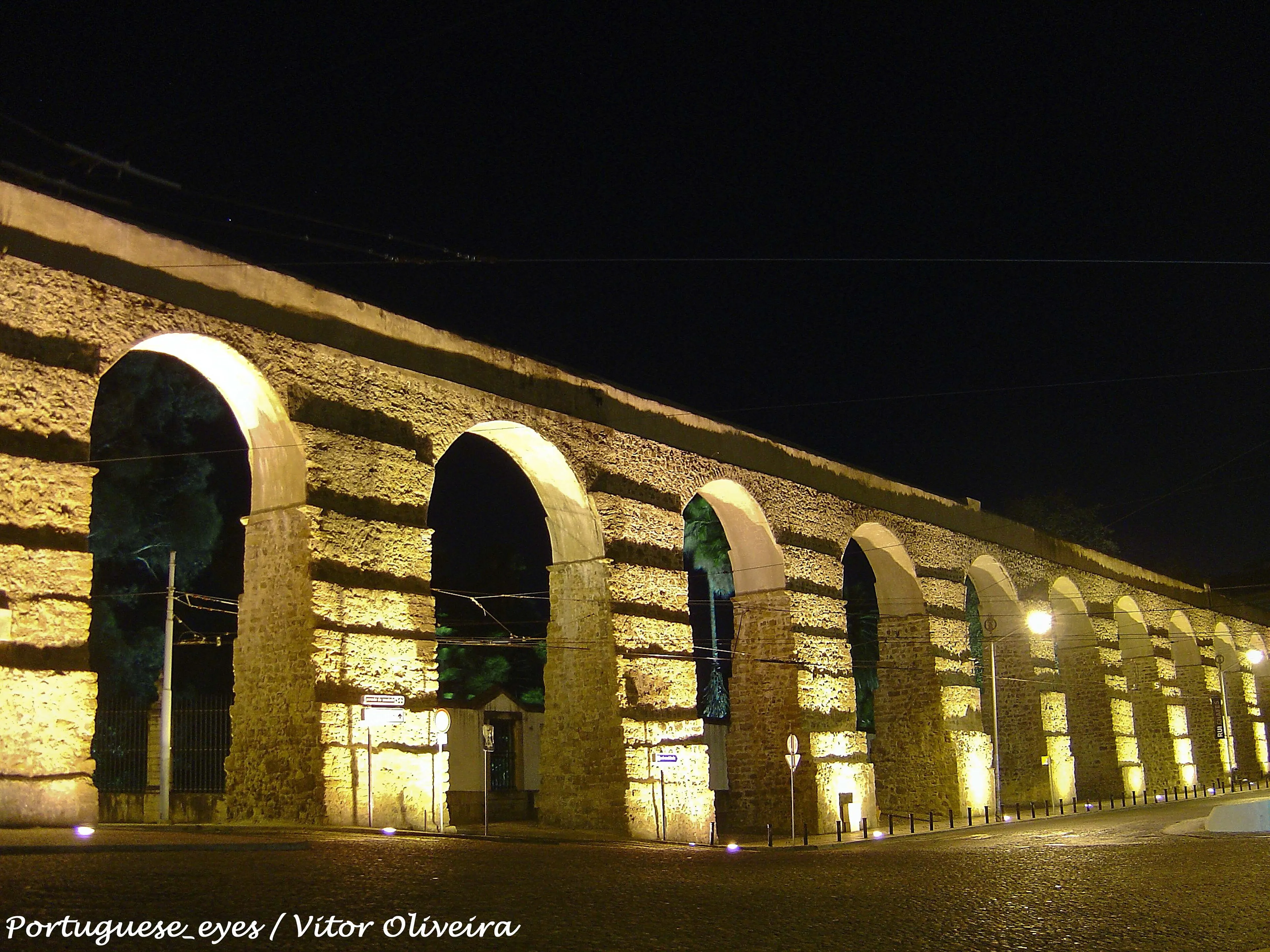 Representatief aanzicht van het São Sebastião-aquaduct in Coimbra.