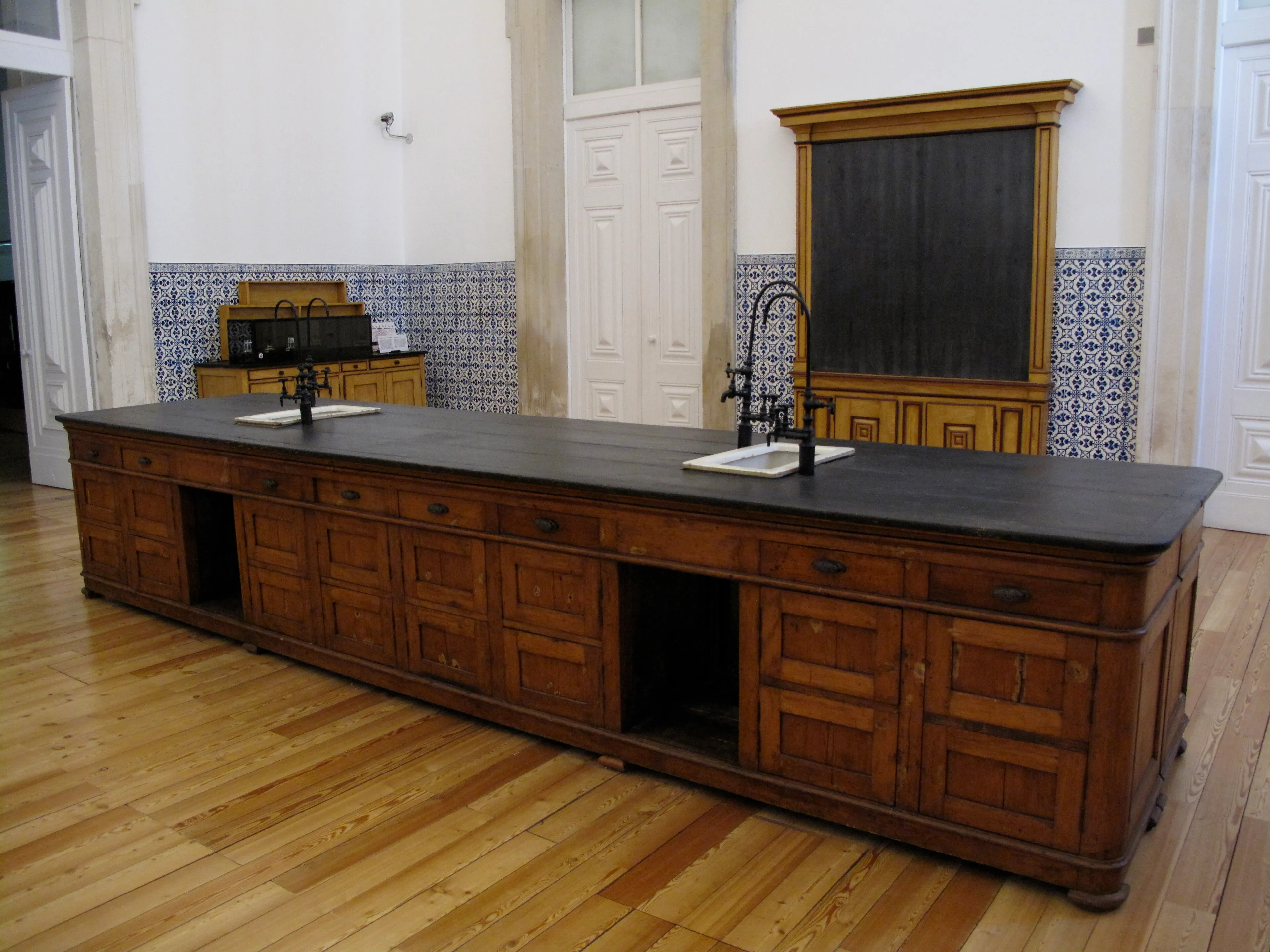 Widok wnętrza Muzeum Nauki Uniwersytetu w Coimbrze w Coimbrze.