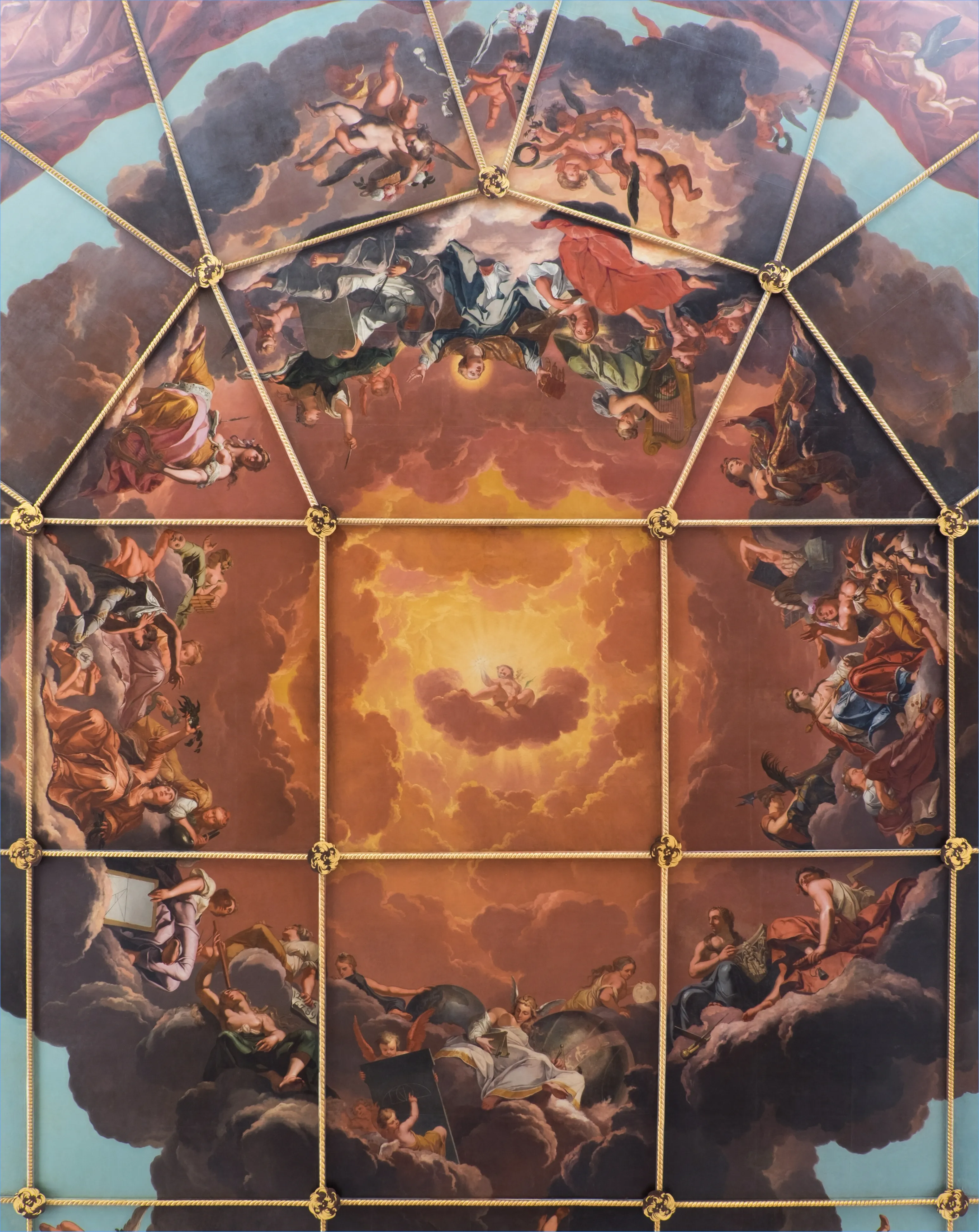 Fresco central del techo del Sheldonian Theatre que presenta figuras alegóricas entre nubes dentro de un marco de rejilla dorado