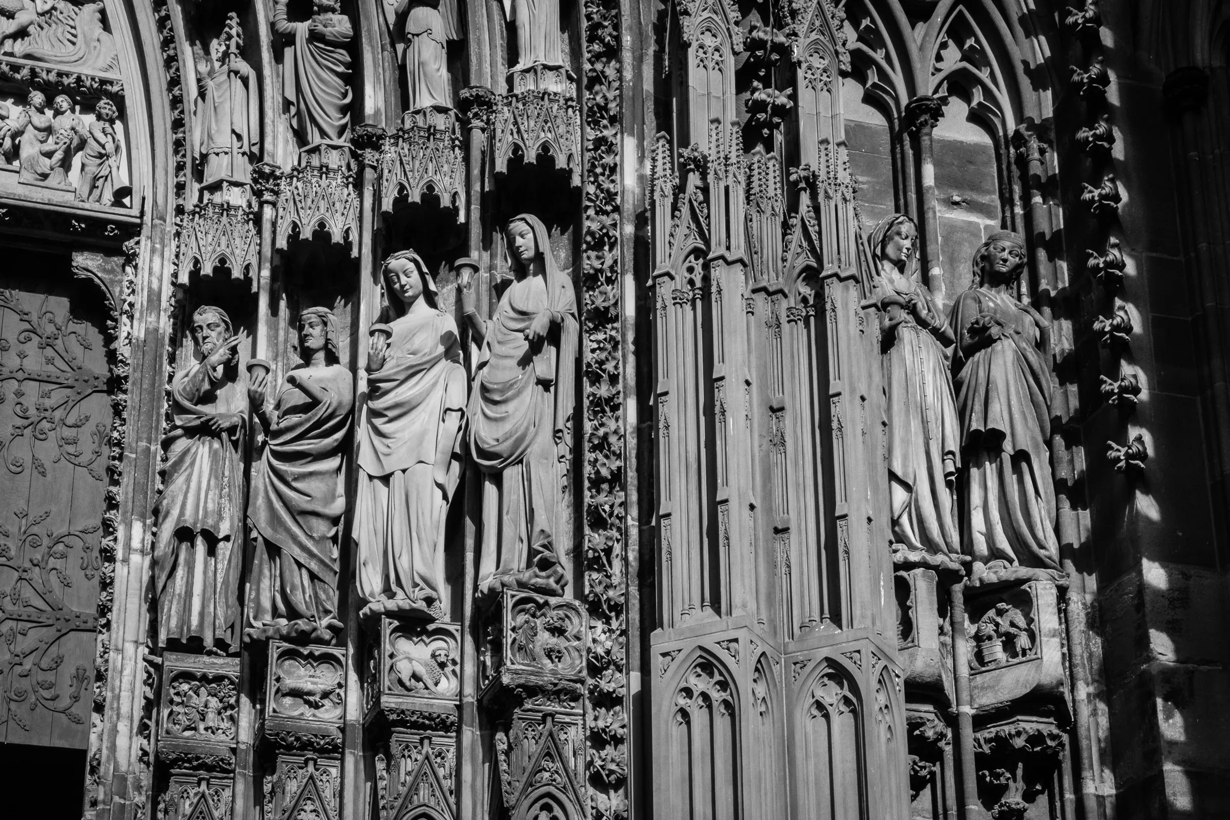 Vista exterior de la Catedral de Estrasburgo en Estrasburgo.