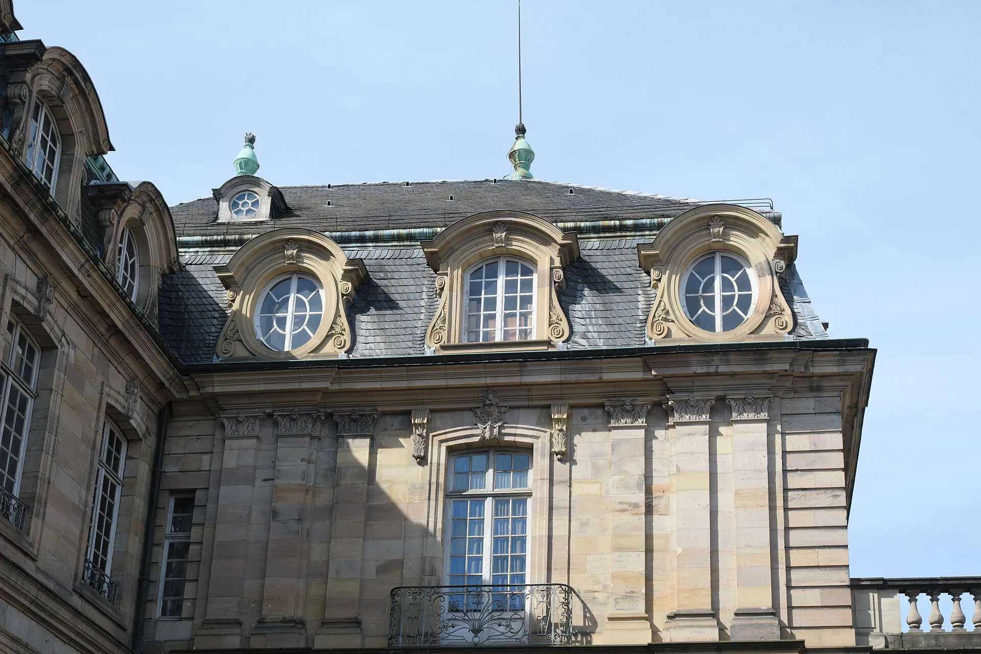 Vista exterior del Palais Rohan, sede del Museo de Bellas Artes de Estrasburgo.