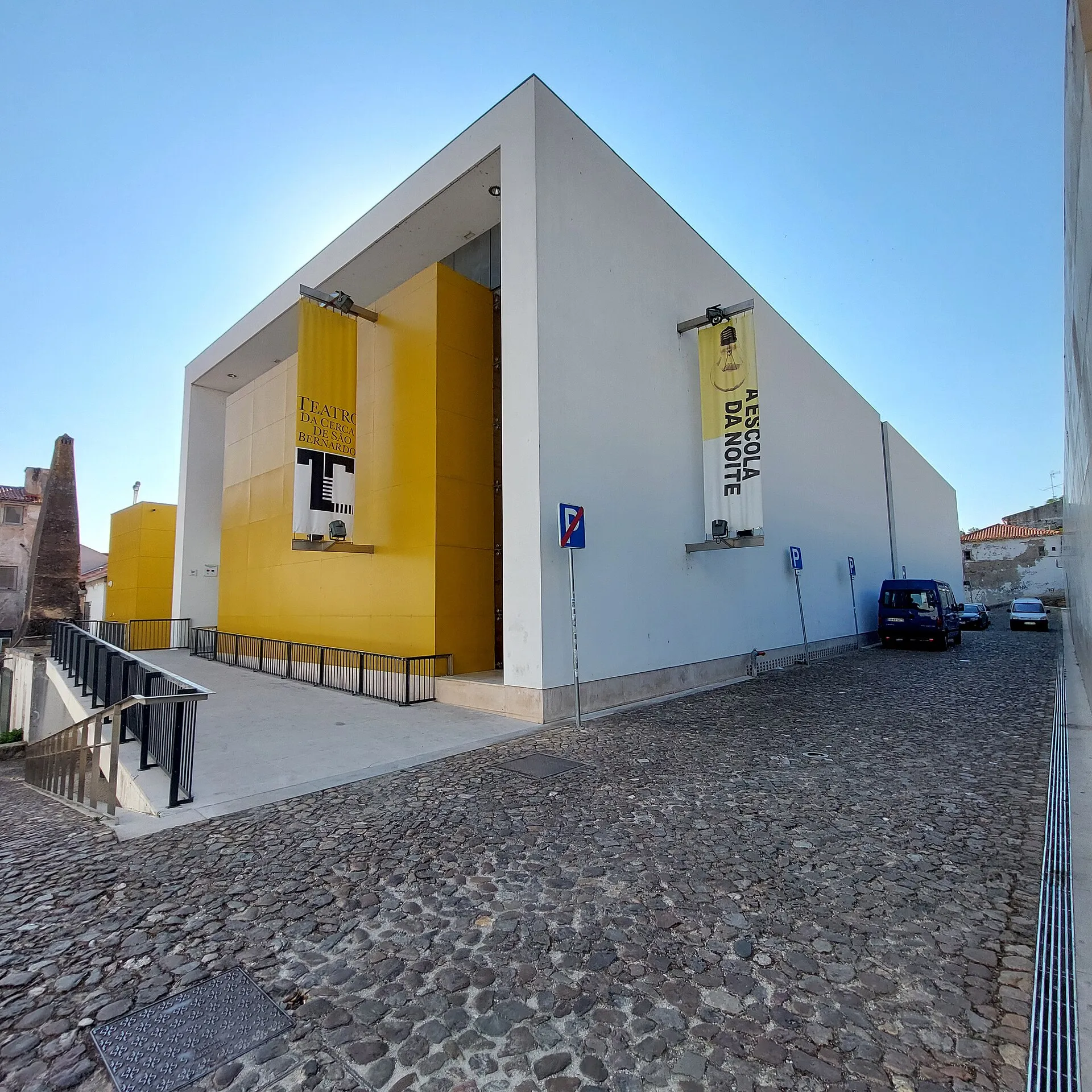 Reprezentatywny widok Teatro da Cerca de São Bernardo w Coimbrze.