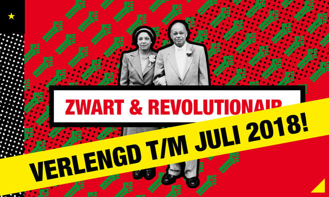Póster de exposición rojo con estampado verde que presenta a dos personas en traje formal. El texto dice 'ZWART & REVOLUTIONAIR' y 'VERLENGD T/M JULI 2018!'