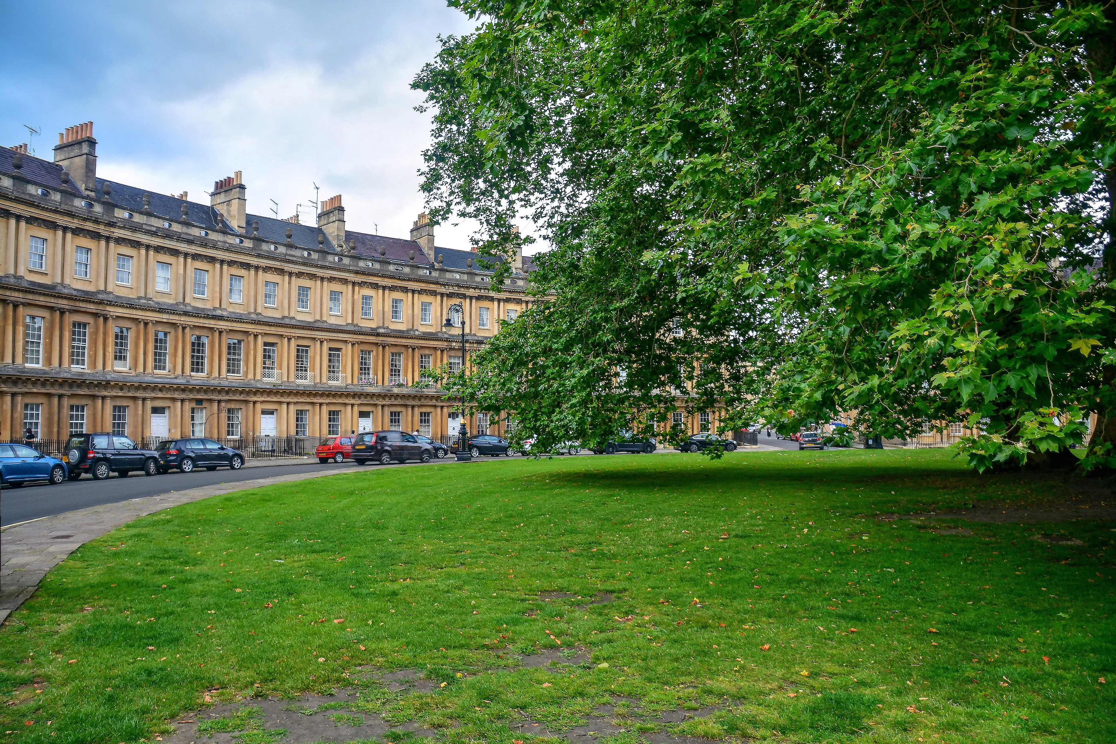 Reprezentatywny widok na The Circus w Bath.