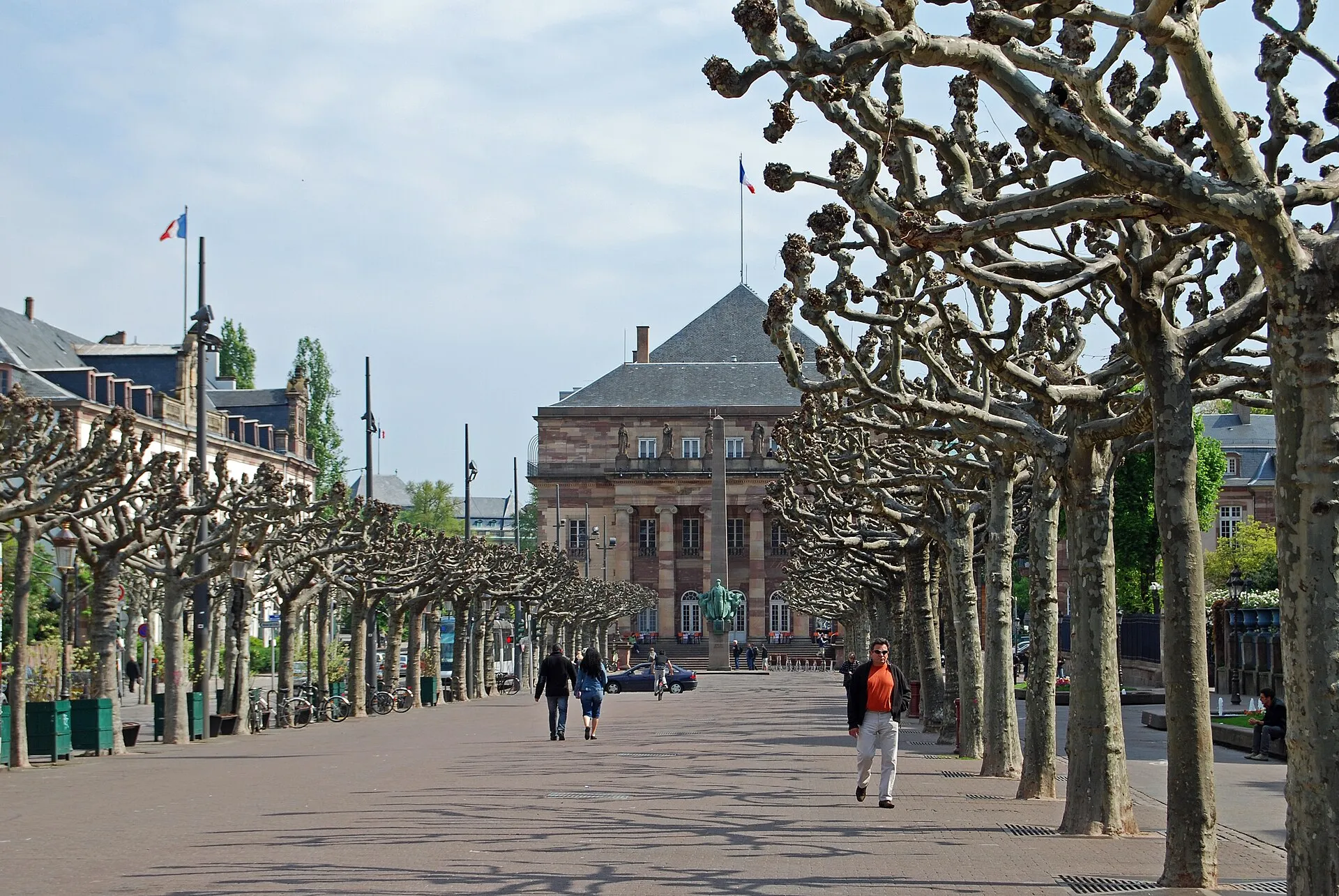 Widok z zewnątrz opery w Strasburgu przy placu Broglie, gdzie występuje Théâtre Alsacien de Strasbourg.