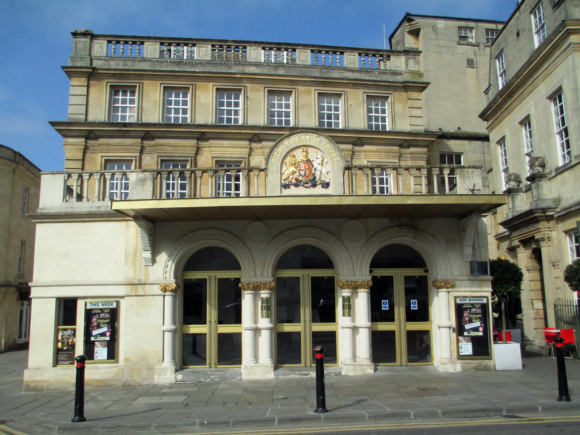 Reprezentatywny widok Theatre Royal Bath w Bath.