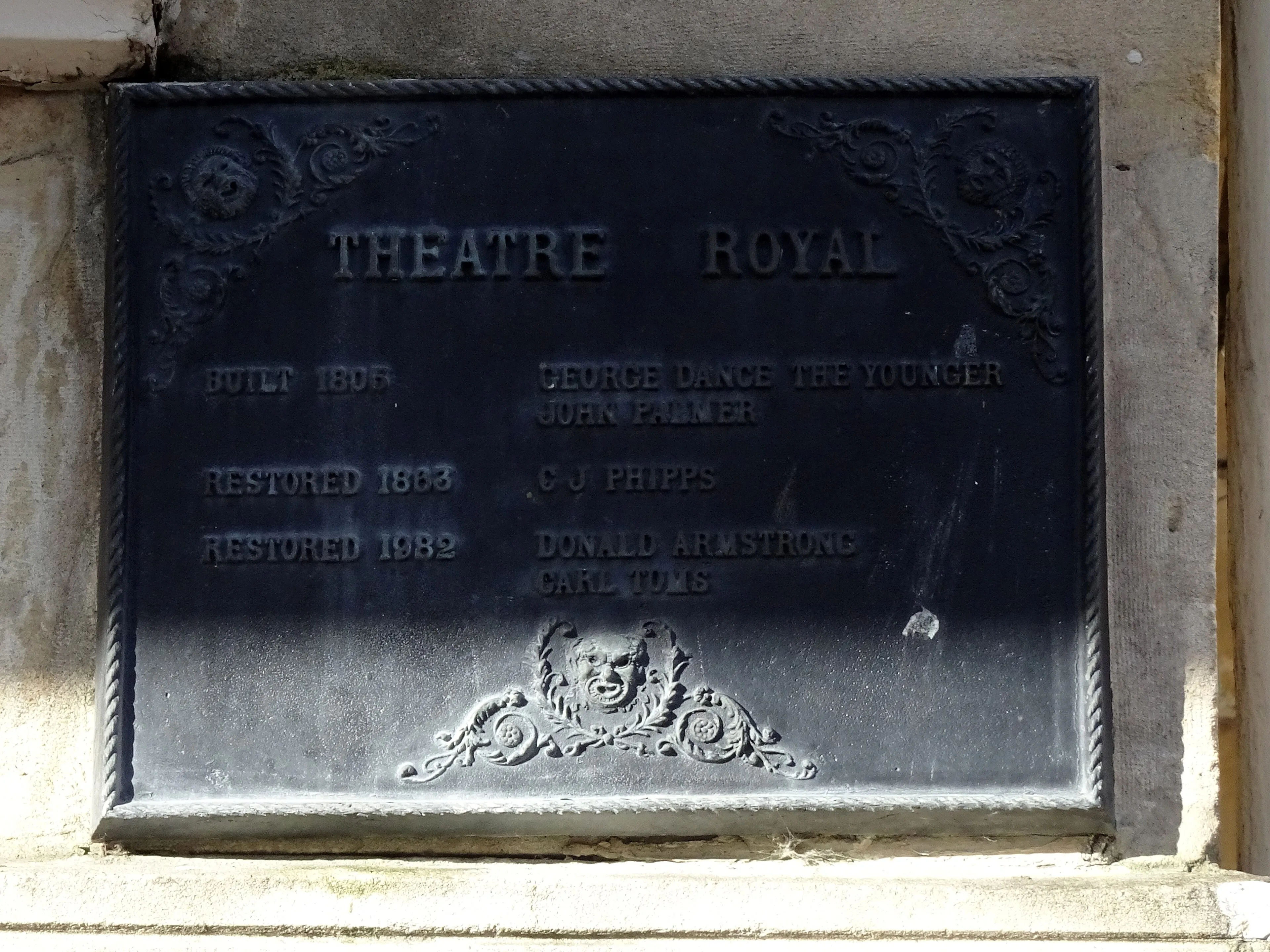 Reprezentatywny widok Theatre Royal Bath w Bath.