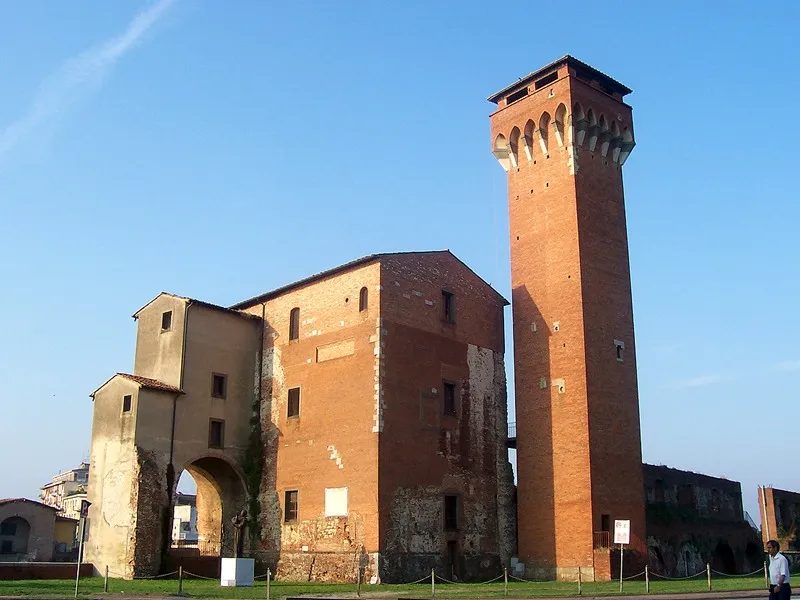 Reprezentatywny widok Torre Guelfa w Pizie.