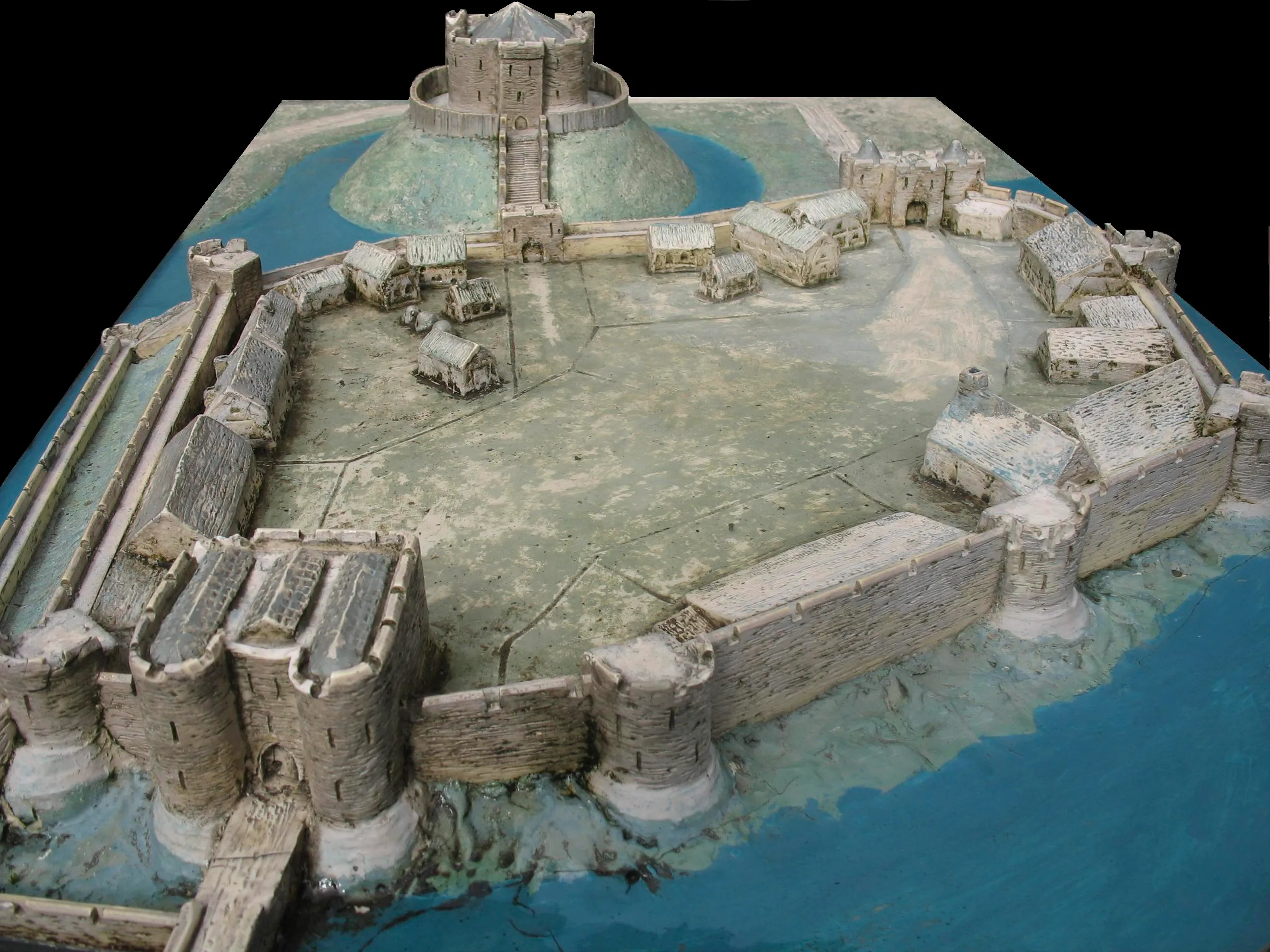 Diorama a escala del York Castle que muestra murallas de piedra, torres redondas, una casa de guardia, edificios en el patio interior y el agua azul del foso circundante.